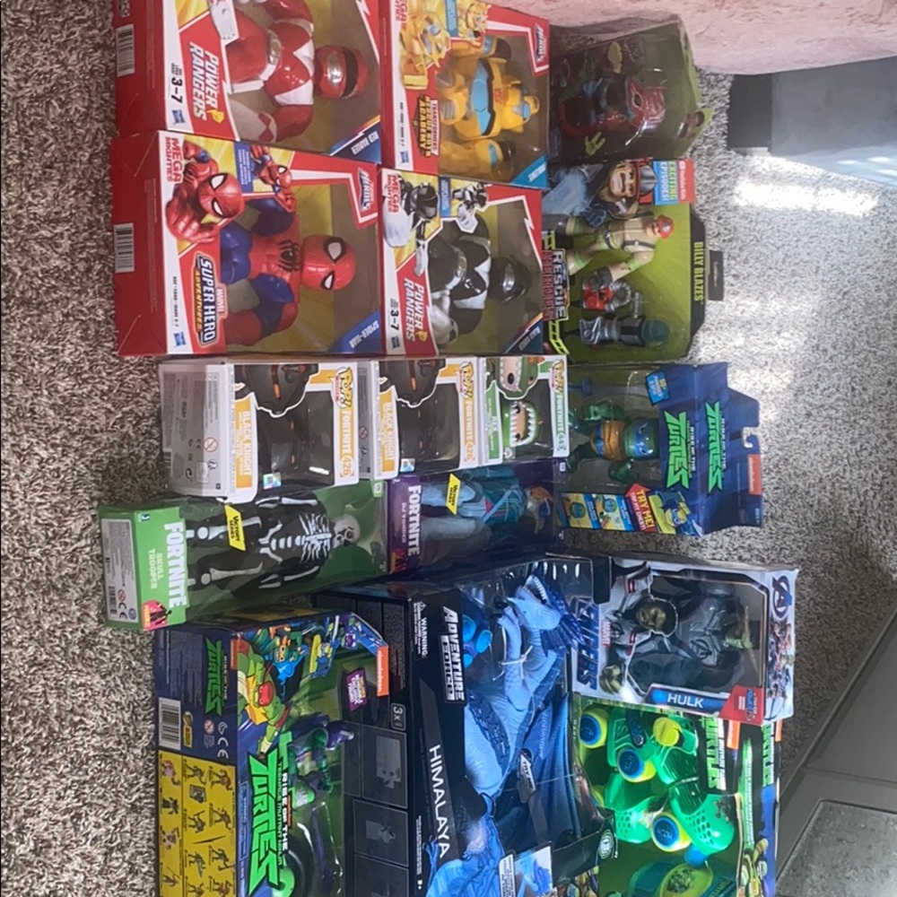 14 unopened toys adventure force and skates sold